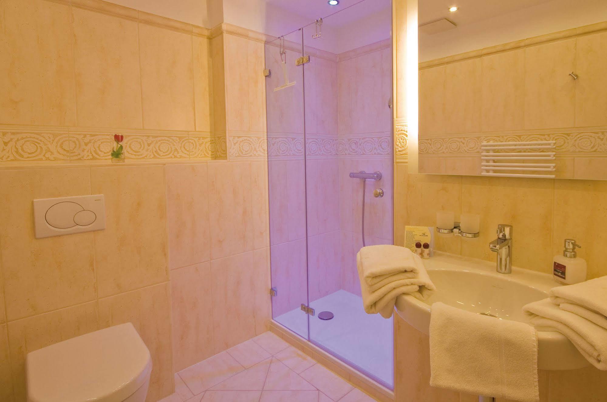 Hotel Seeschloesschen Ховахт Екстериор снимка