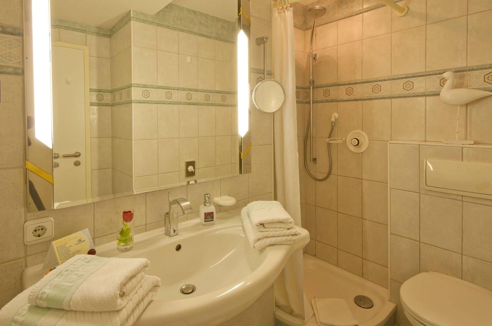 Hotel Seeschloesschen Ховахт Екстериор снимка