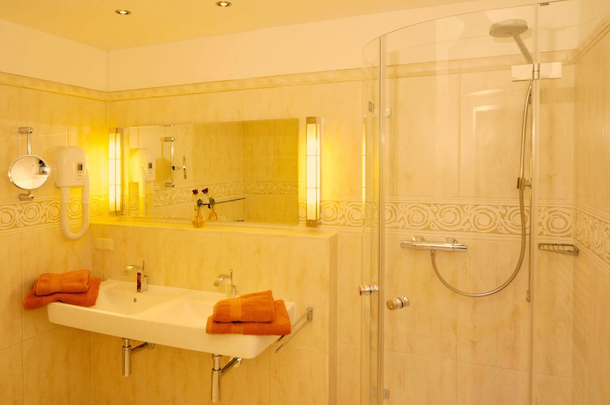 Hotel Seeschloesschen Ховахт Екстериор снимка